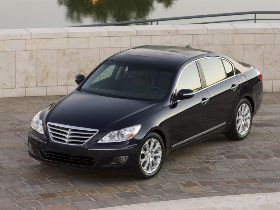  Hyundai Genesis 2008 года  (US) (фото 2 из 19)